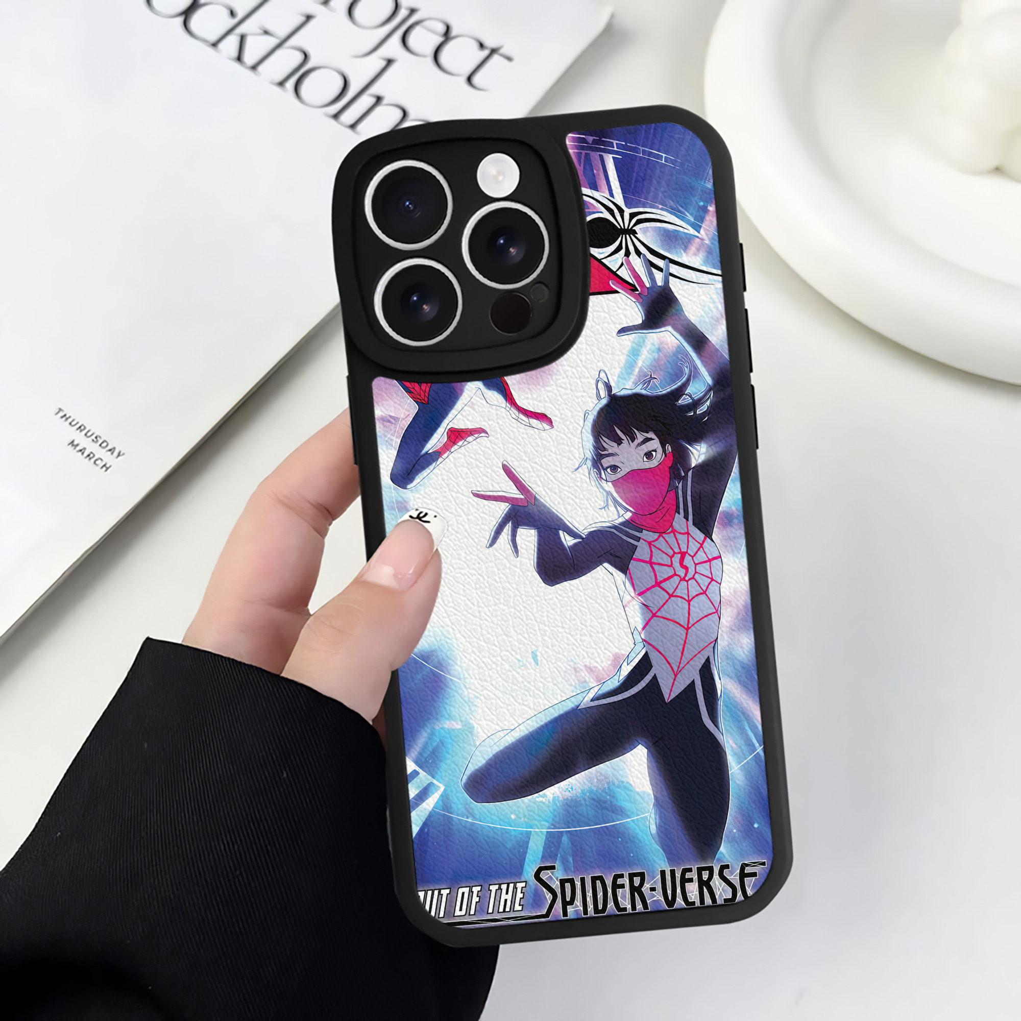 Spider Man スパイダーマン 【iPhone 16シリーズ対応】シリコンスマホケース（レザー調） 材質：シリコン